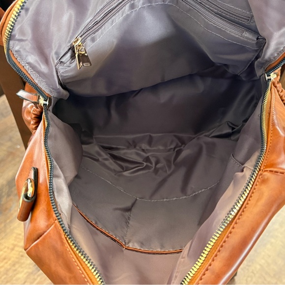 Faux Leather backpack black with removeable guitar strap & grab handle - Picture 4 of 12